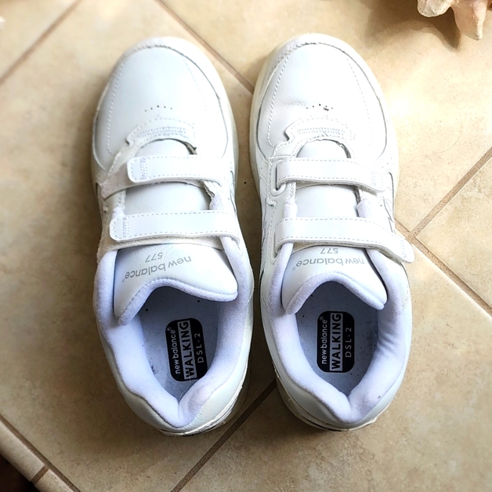 NEW BALANCE 577 Walking Shoe sz 9, White